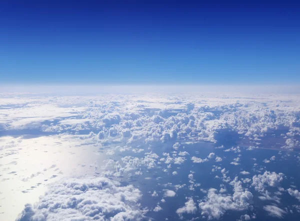 Paesaggio di nuvole. Cielo blu e nube bianca . — Foto Stock