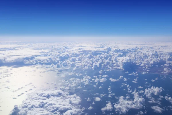 Cloudscape. Céu azul e nuvem branca . — Fotografia de Stock