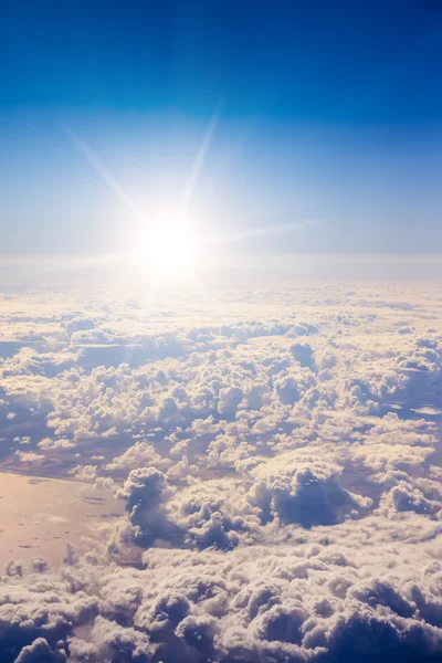 Paesaggio di nuvole. Cielo blu e nube bianca . — Foto Stock
