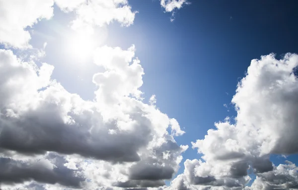 Cloudscape. Cielo azul y nube blanca . —  Fotos de Stock