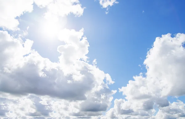 Paysage nuageux. Ciel bleu et nuage blanc . — Photo