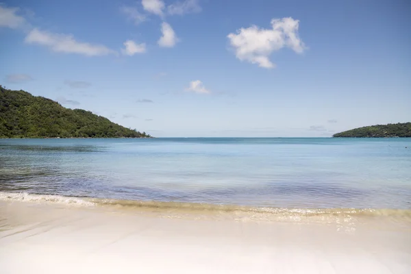 Sunny white beach. Saychelles islands. — Stock Photo, Image