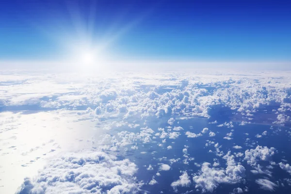 Paesaggio di nuvole. Cielo blu e nube bianca . — Foto Stock