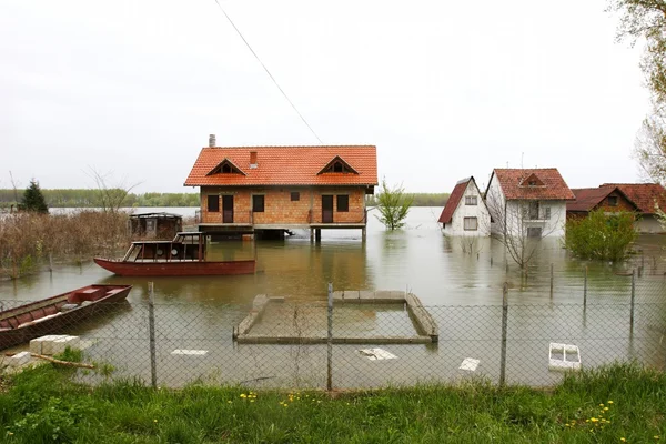 Overstroomde huizen — Stockfoto