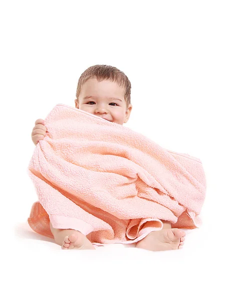 宝宝男孩玩粉红色毛巾-隔离 免版税图库图片