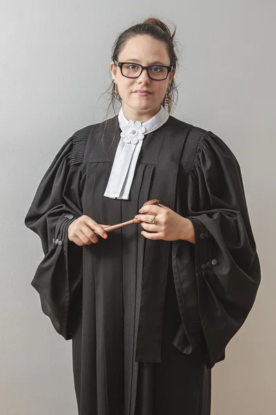 Gavel na mão — Fotografia de Stock