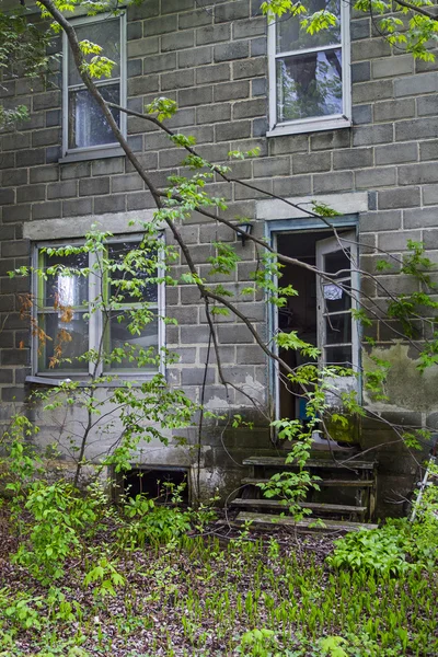 Abandonar casa — Fotografia de Stock
