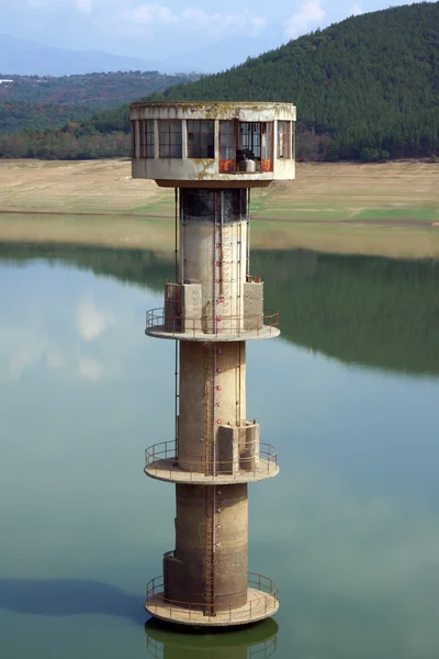 Wieża spożycie wody — Zdjęcie stockowe
