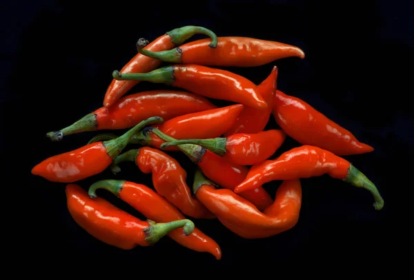Red Hot Peppers Isolerad Svart Bakgrund — Stockfoto