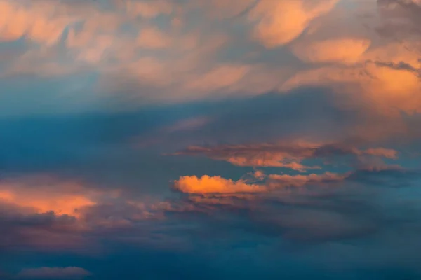 Dramatisk Himmel Moln Vid Solnedgången — Stockfoto