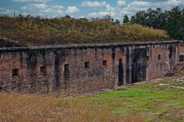 야포는 지역을 수있었고 병사들은 항구에서 발사되었다 Redoubt 요새의 북쪽에 위치하고 — 스톡 사진