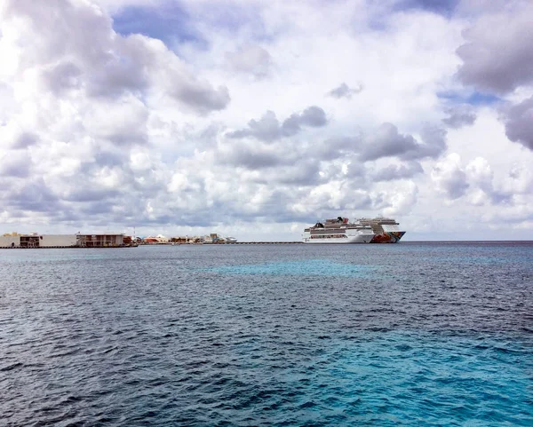 Круїзний Корабель Якорі Біля Узбережжя Косумел Мексика — стокове фото