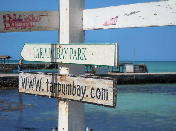 Μια Πινακίδα Στο Νησί Των Ελευθήρων Μπαχάμες — Φωτογραφία Αρχείου