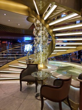 Lüks yolcu gemisi iç kısmı.