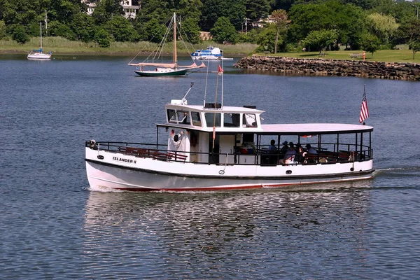 Barco Con Pasajeros Saliendo Del Puerto Greenwich Greenwich Connecticut —  Fotos de Stock