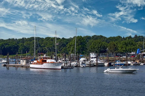 Barcos Amarrados Greenwich Harbor Fin Semana Primavera Greenwich Connecticut —  Fotos de Stock
