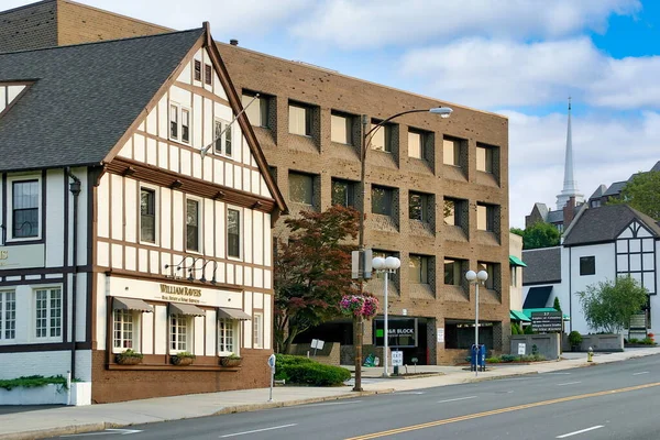 İş hattı Putnam Caddesi. Greenwich, Connecticut 'taki Route 1 olarak da bilinir.