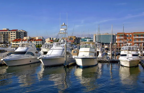 Båtar Förankrade Vid Palafox Pier Pensacola Florida — Stockfoto