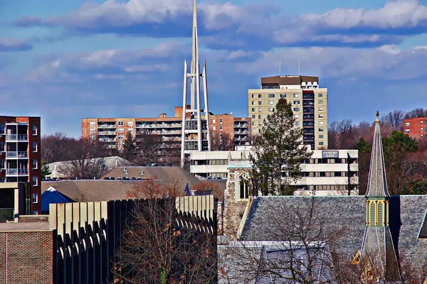 Stamford, Connecticut 'ta apartmanları olan bir yerleşim bölgesi.
