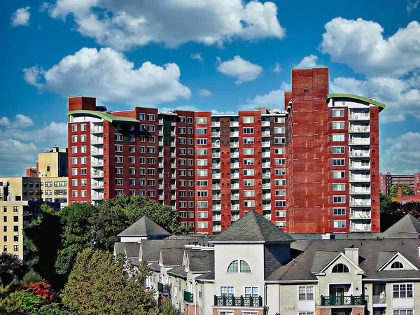 Stamford, Connecticut 'ta apartmanları olan bir yerleşim bölgesi.