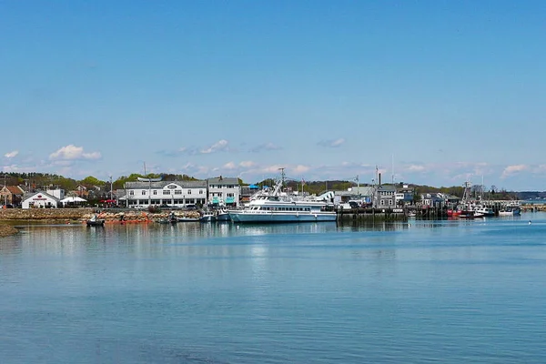 プリマス ハーバー マサチューセッツ州 のボートと海岸線 — ストック写真