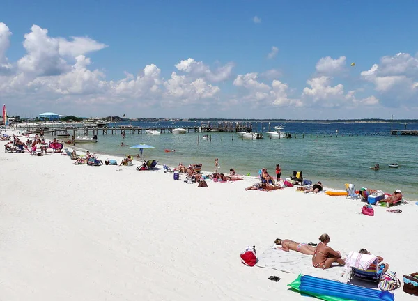 People Enjoying Sunshine Pensacola Beach Florida — стокове фото