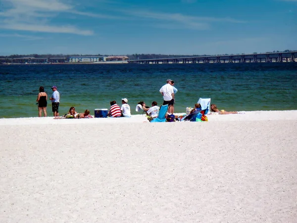 Ludzi Relaks Plaży Pensacola Florida — Zdjęcie stockowe