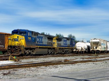 Pensacola CSX tren istasyonunda dizel lokomotif # 7348, Florida, ABD