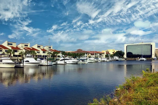 Boote Und Yachten Einem Yachthafen Der Innenstadt Von Pensacola Florida — Stockfoto