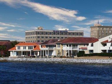 Port Royal ve Pensacola, Florida şehir merkezindeki iş bölgesinin görünümünü