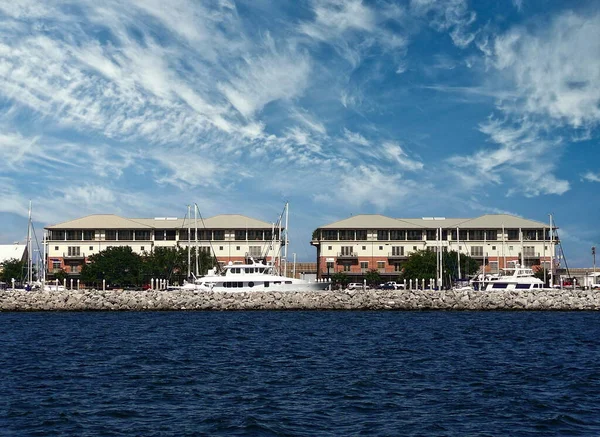 Barcos Compartilhando Porto Com Palafox Pier Yacht Harbor Marina Situado — Fotografia de Stock