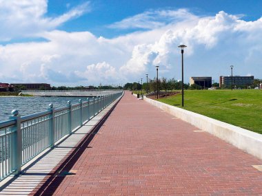 Pensacola Denizcilik Parkı, Pensacola, Florida 'ya giden bir yol.