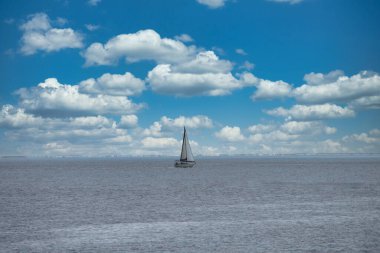 Pensacola Körfezi 'ndeki yelkenli, Pensacola, Florida, ABD