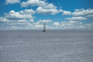 Pensacola Körfezi 'ndeki yelkenli, Pensacola, Florida, ABD