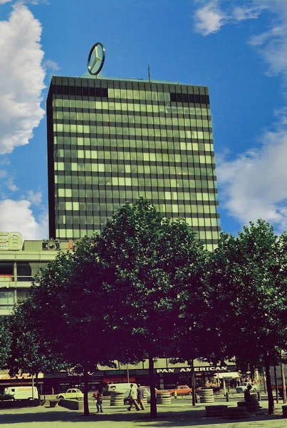 Здание Звезда Mercedes Europa Center Берлин — стоковое фото