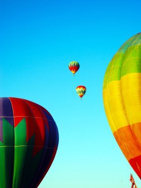 mavi gökyüzünde balon