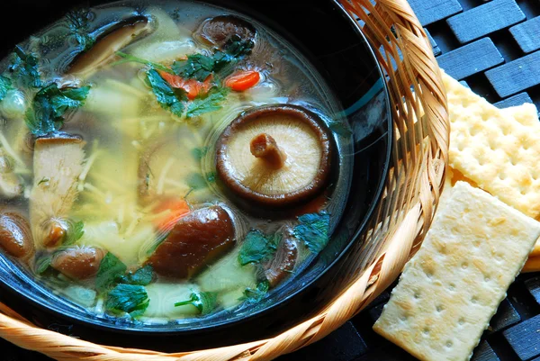 shiitake mantar çorbası