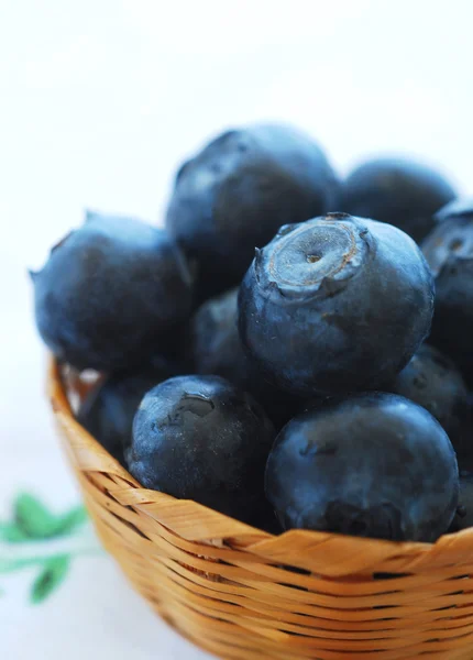 Ripe blueberries in a bowl. — Stock Photo, Image