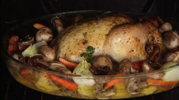 Chutné pečené kuře — Stock video