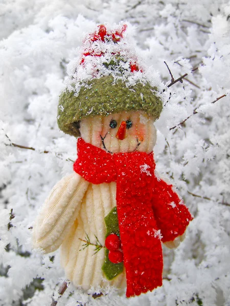 Smiling snowman in the snow — Stock Photo, Image