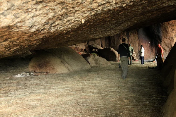 Cueva de semwema - control remoto oeste de uganda — Stockfoto