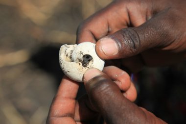 -yem Köyü - uganda, Afrika balıkçılık yüzüyor