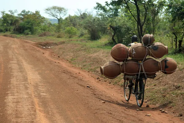 Carga pesada em Uganda, África — Fotografia de Stock