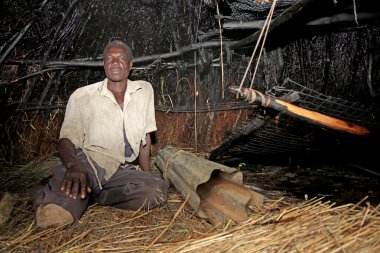 kulübe iç - köy - uganda, Afrika balıkçılık yüzüyor