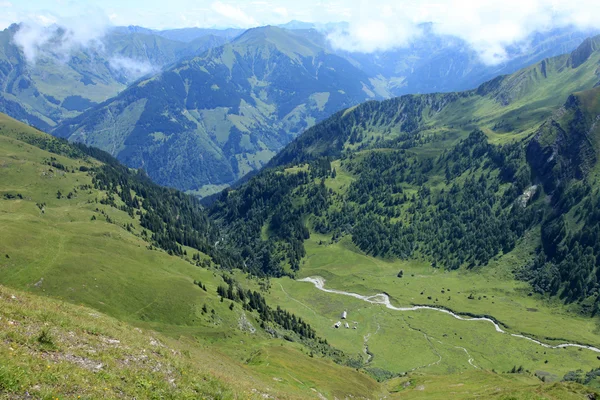 Krajobraz górski w Alpach — Zdjęcie stockowe