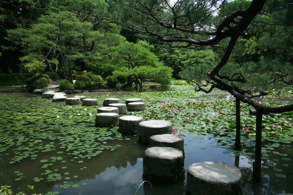 스테핑 돌-헤이안 사원, 교토, 일본 — 스톡 사진