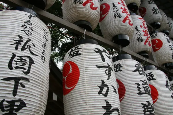 祷告灯笼--八坂神社，京都日本 — 图库照片