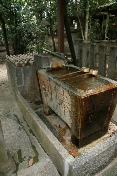 TSUKUBAI – yasaka shrine, Kioto, Japonia — Zdjęcie stockowe