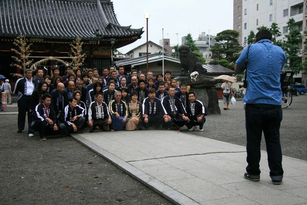 Foto de grupo - Asakusa, Tokio, Japón — Foto de Stock