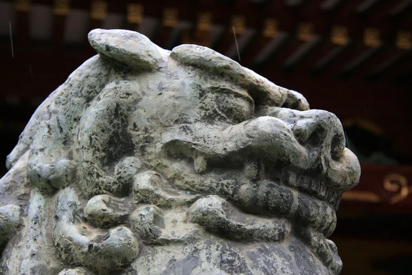 Zvíře kamenná socha - sensoji svatyně, tokyo, Japonsko — Stock fotografie